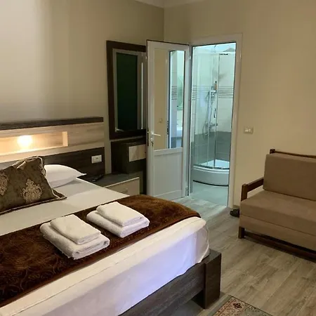 Leo Lux Bed & Breakfast *