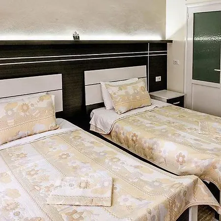 Leo Lux 3*