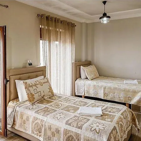 Leo Lux Bed & Breakfast Korce