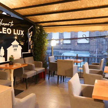 Leo Lux Couette-café Korce